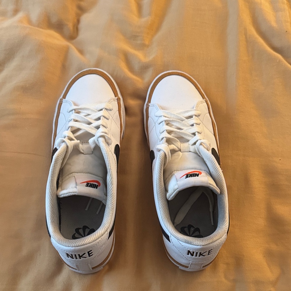 Nike White and Black Low-Top Sneakers